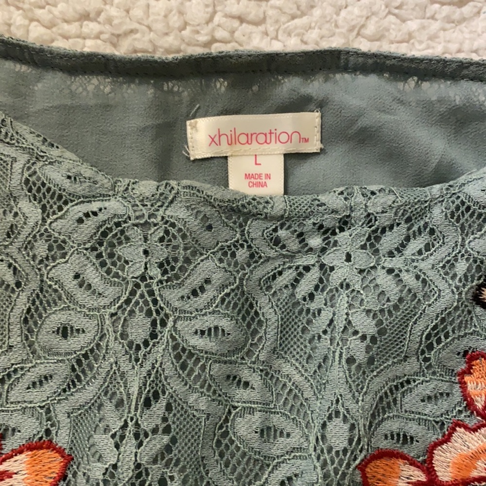 Lacy crop top ✨LAST CHANCE - Picture 3 of 3